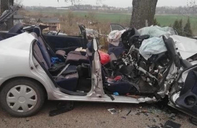 {Na trasie Nakomiady – Kętrzyn zginął pasażer samochodu prowadzonego przez pijanego kierowcę.}