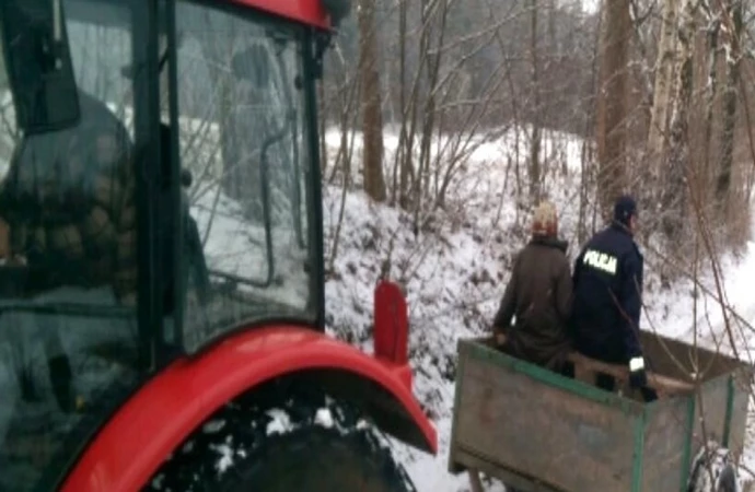 Policjanci uratowali 83-latkę